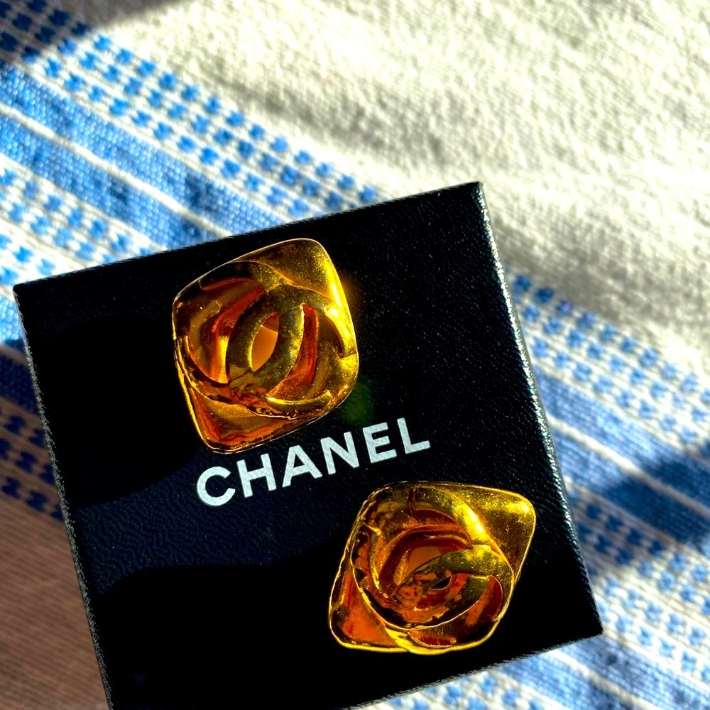 CHANEL earrings - Picture 3 of 6